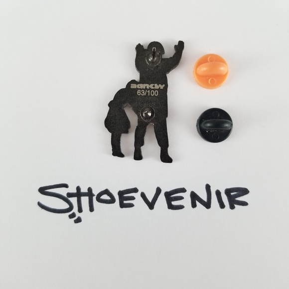 Banksy - Girl Frisking The Soldier | Pin / Badge - Picture 3 of 5